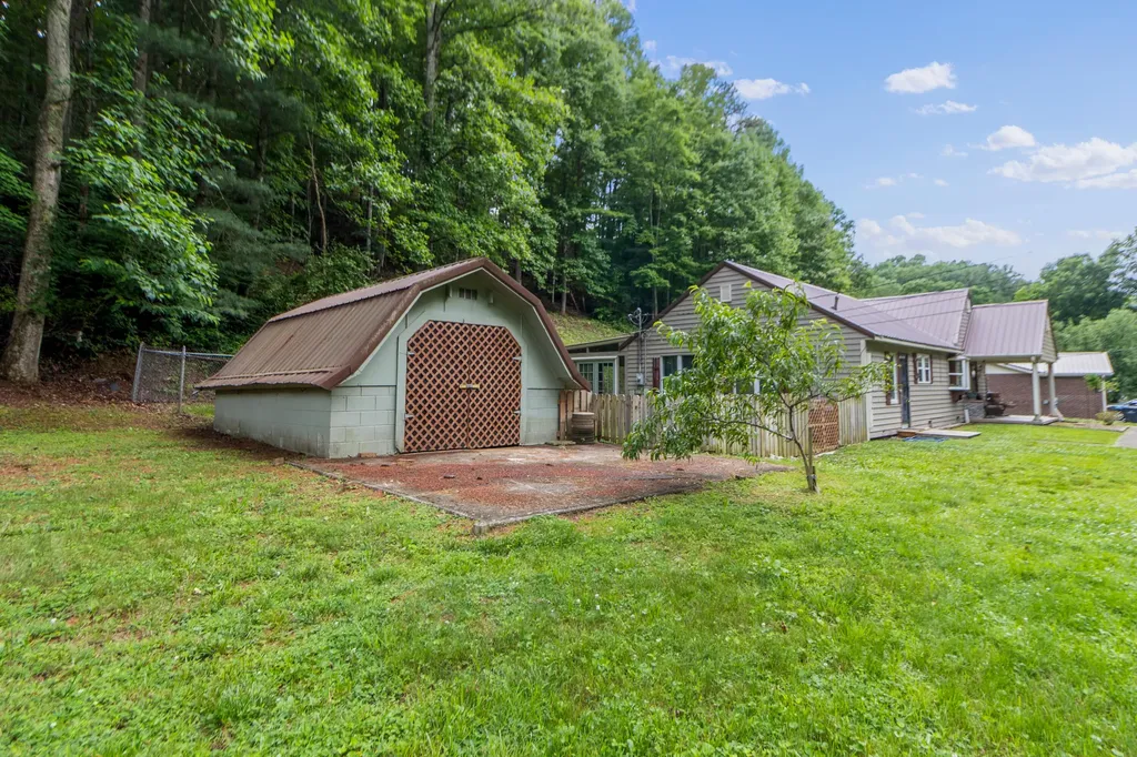 669 Whitaker Street Morehead KY 40351