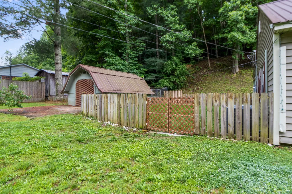 669 Whitaker Street Morehead KY 40351