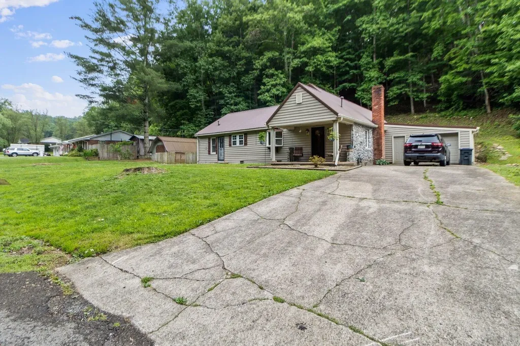 669 Whitaker Street Morehead KY 40351
