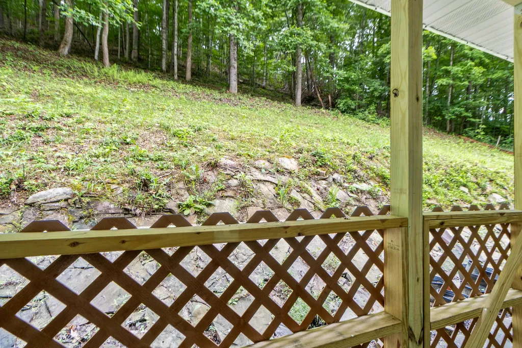 669 Whitaker Street Morehead KY 40351