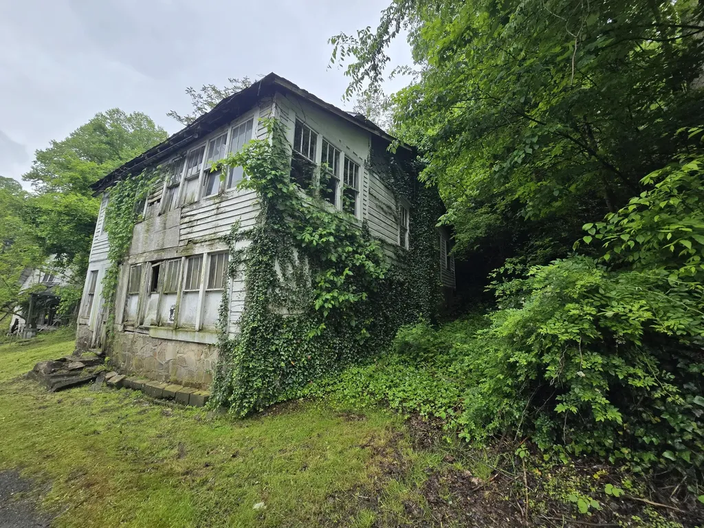 00 Ky 66/hendron Hill Arjay KY 40902