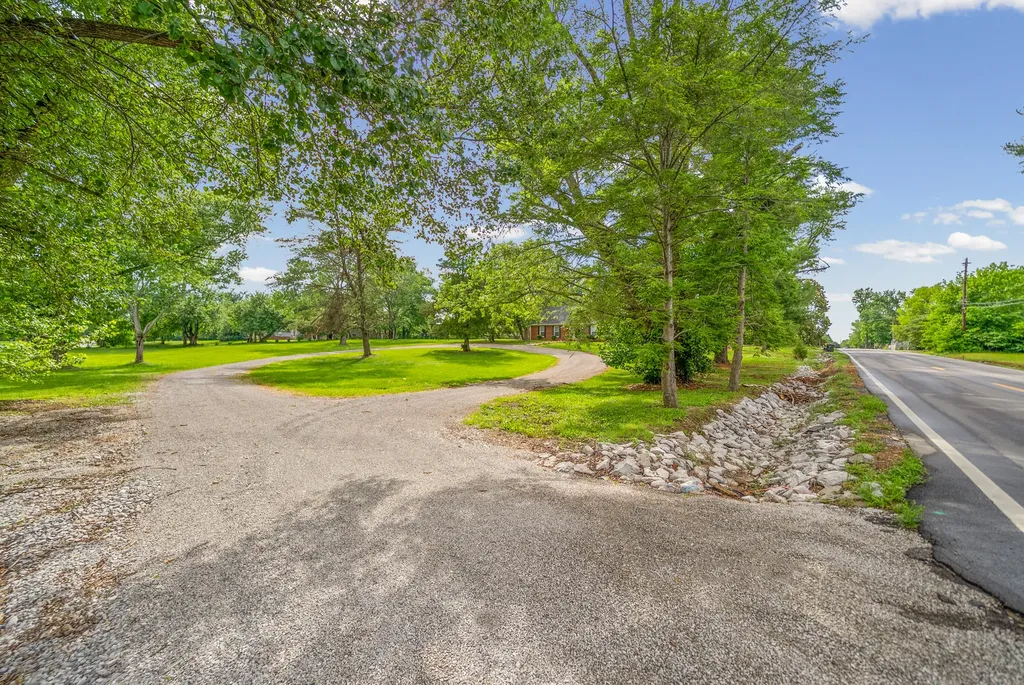 635 Country Club Lane Hopkinsville KY 42240