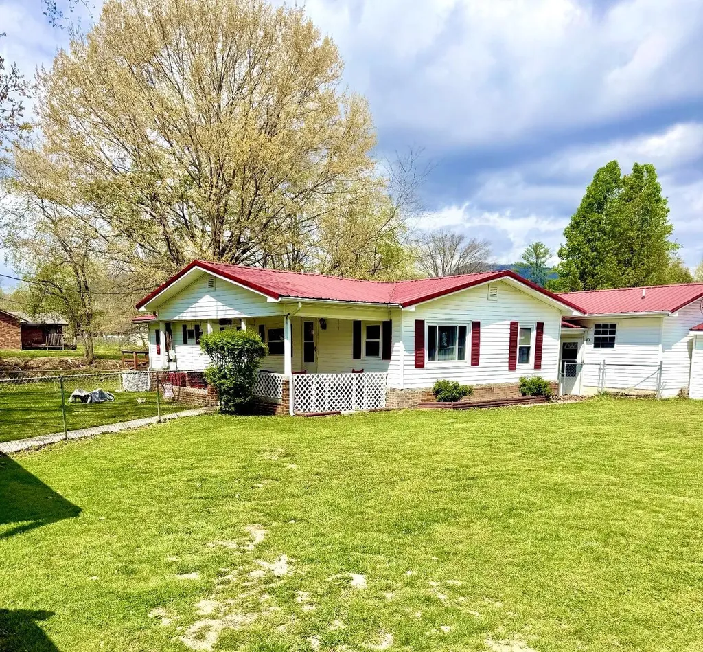 908 Manchester Avenue Middlesboro KY 40965