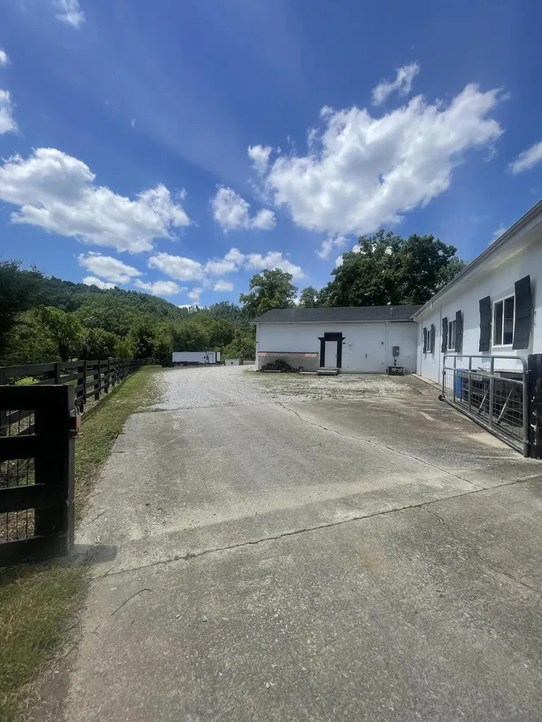 6606 S S Us Highway 25e Flat Lick KY 40935