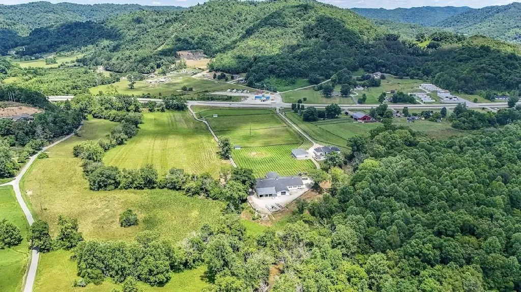 6606 S S Us Highway 25e Flat Lick KY 40935