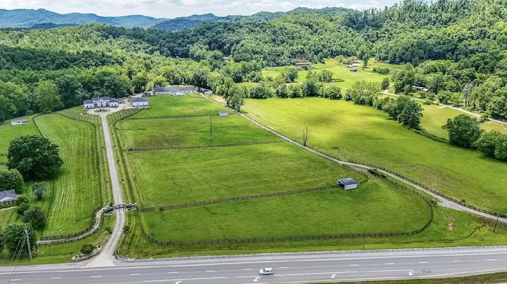 6606 S S Us Highway 25e Flat Lick KY 40935
