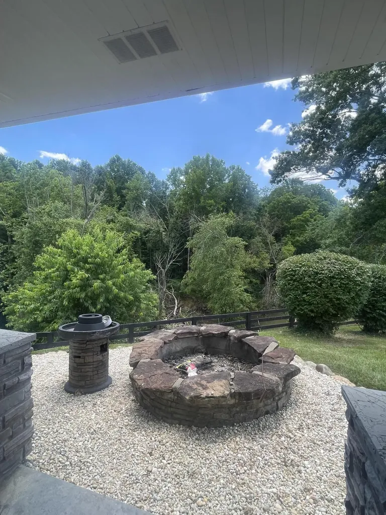 6606 S S Us Highway 25e Flat Lick KY 40935