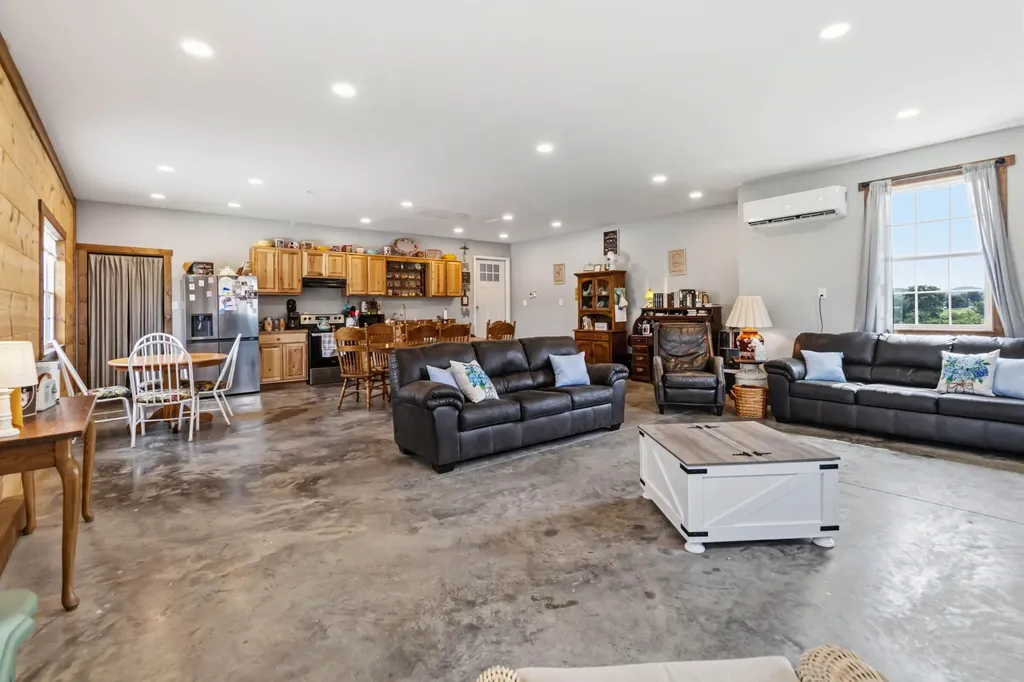 520 Pioneer Lane Brodhead KY 40409