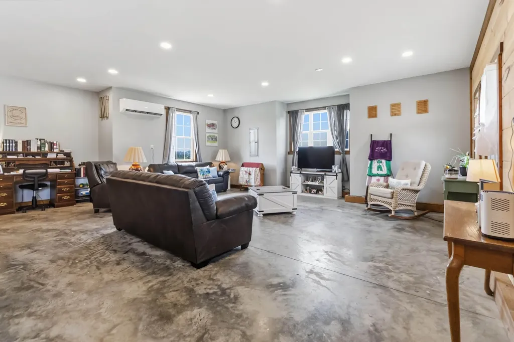 520 Pioneer Lane Brodhead KY 40409