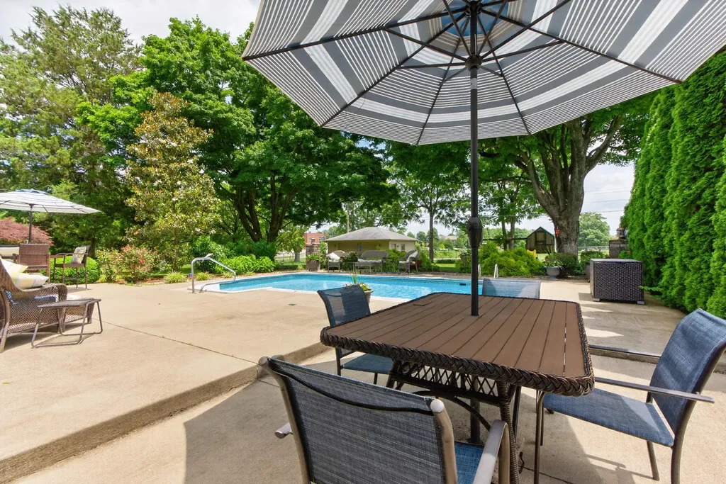 3236 Saxon Drive Lexington KY 40503