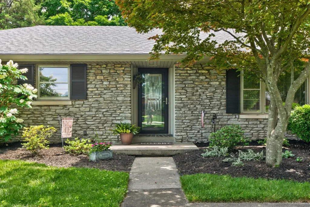 3236 Saxon Drive Lexington KY 40503