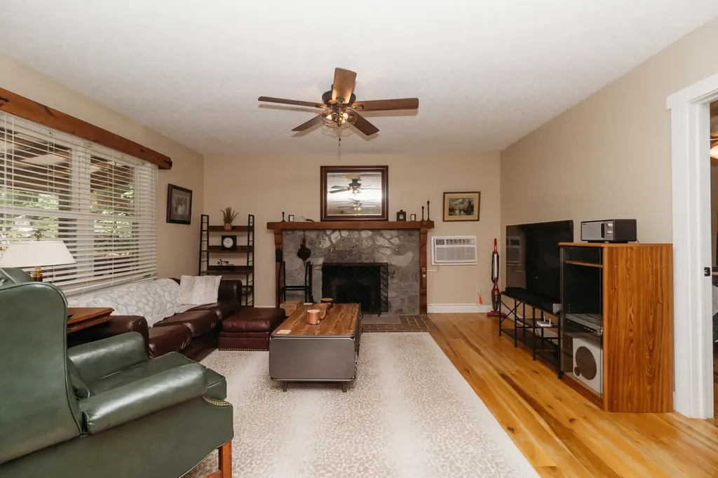 272 Cowboy Lane Wellington KY 40387