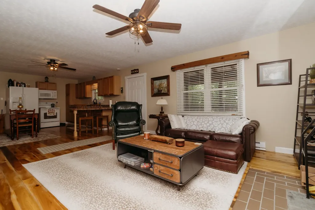 272 Cowboy Lane Wellington KY 40387