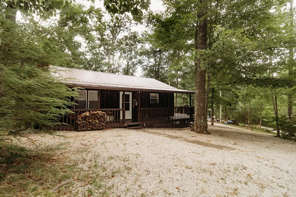 272 Cowboy Lane Wellington KY 40387