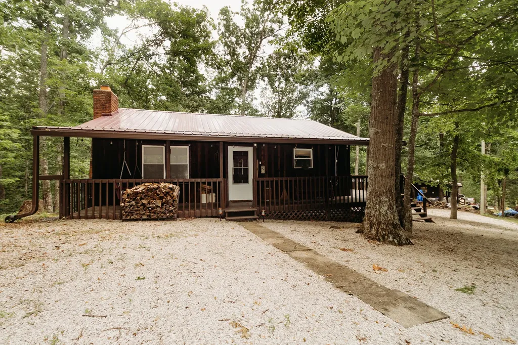 272 Cowboy Lane Wellington KY 40387