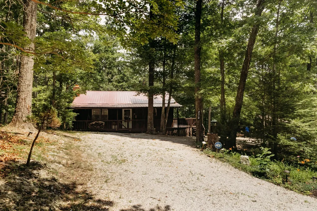 272 Cowboy Lane Wellington KY 40387