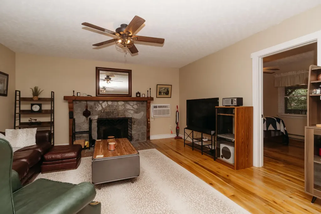 272 Cowboy Lane Wellington KY 40387