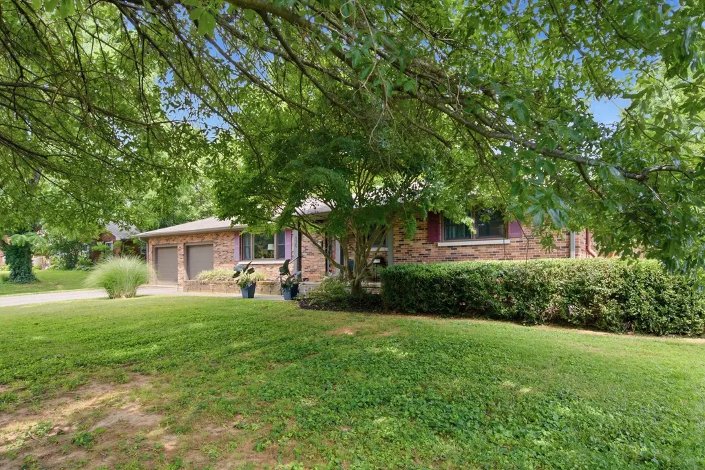 130 Gaybourne Way Versailles KY 40383