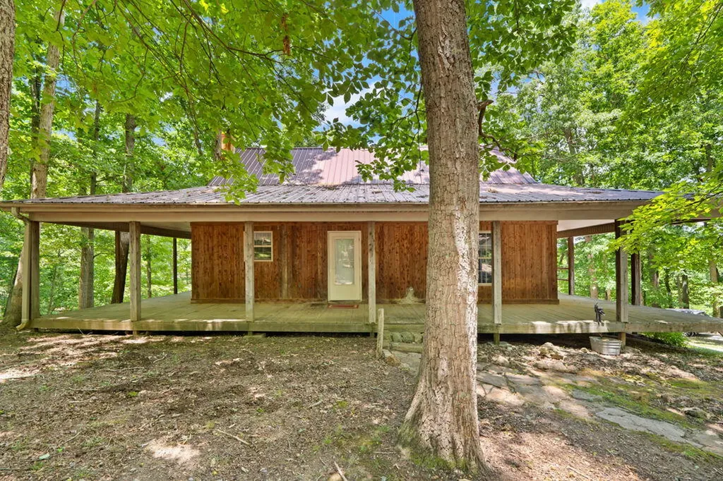 1261 Clark Road Irvine KY 40336