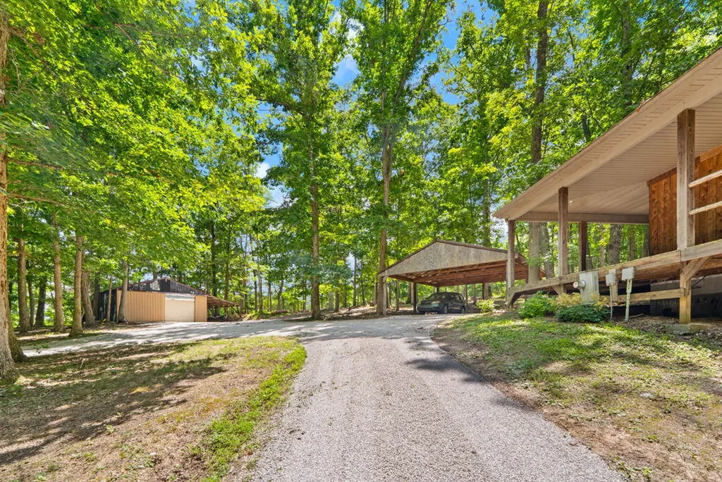1261 Clark Road Irvine KY 40336