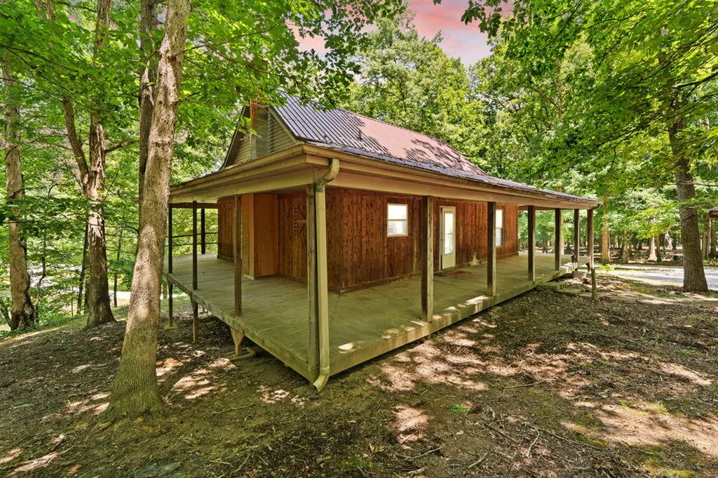 1261 Clark Road Irvine KY 40336