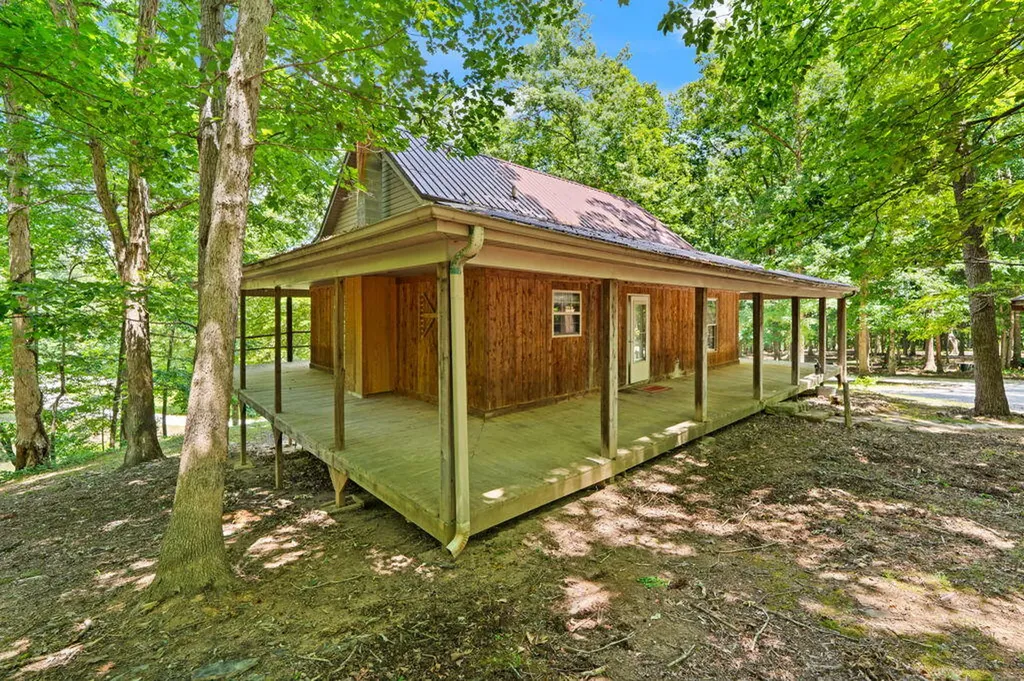1261 Clark Road Irvine KY 40336