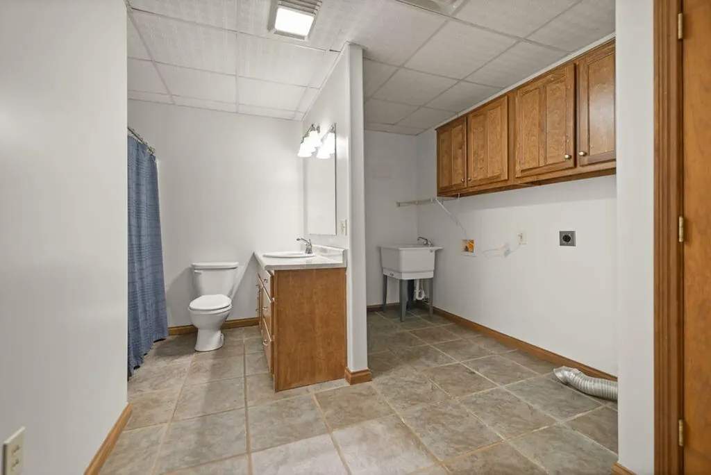 1261 Clark Road Irvine KY 40336