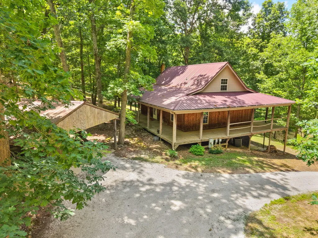 1261 Clark Road Irvine KY 40336