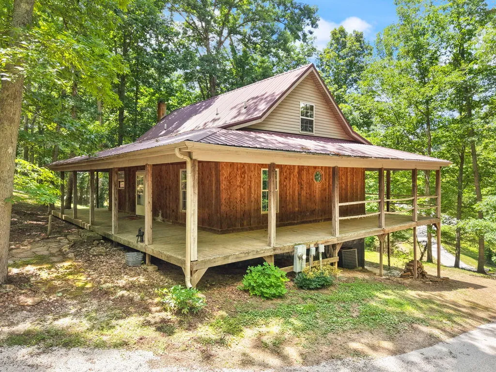 1261 Clark Road Irvine KY 40336
