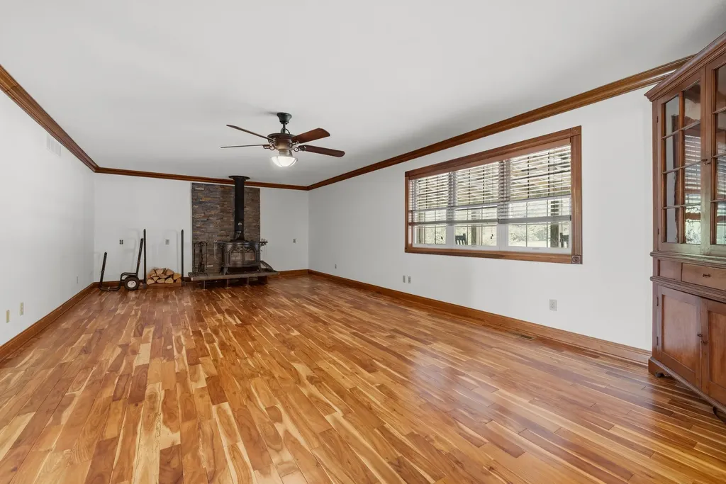 17412 Forkland Road Gravel Switch KY 40328