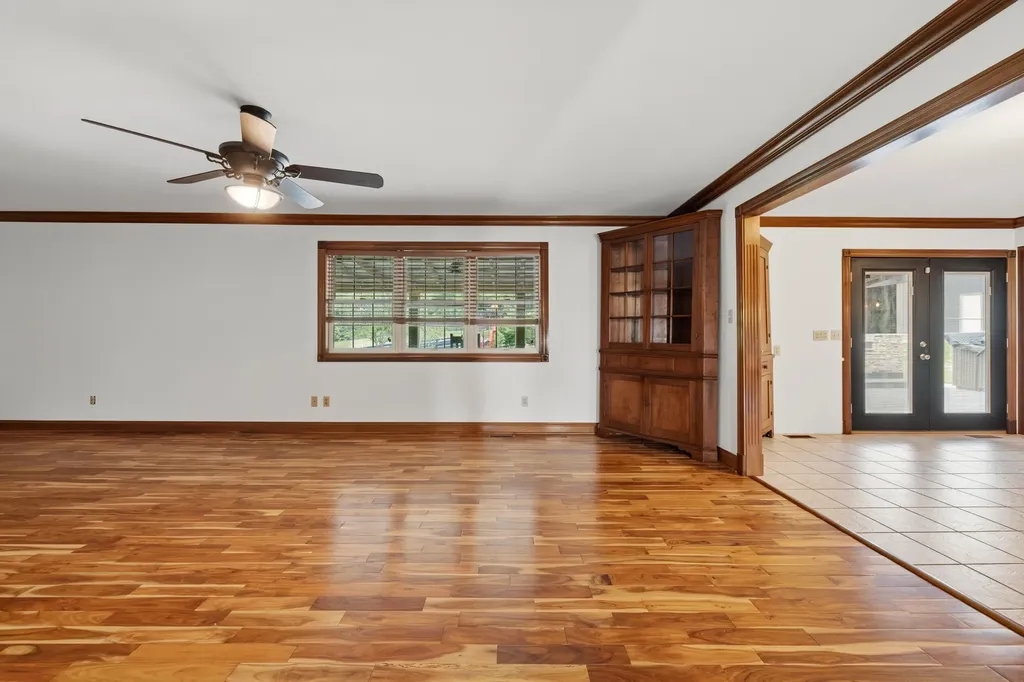 17412 Forkland Road Gravel Switch KY 40328