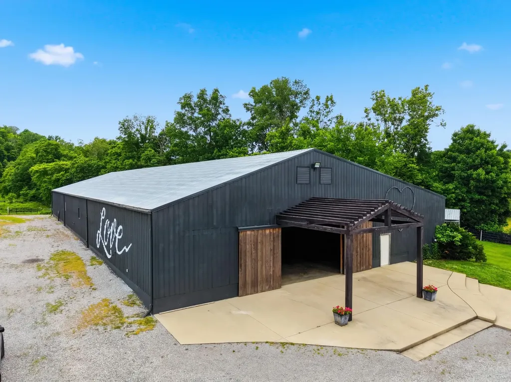 17412 Forkland Road Gravel Switch KY 40328