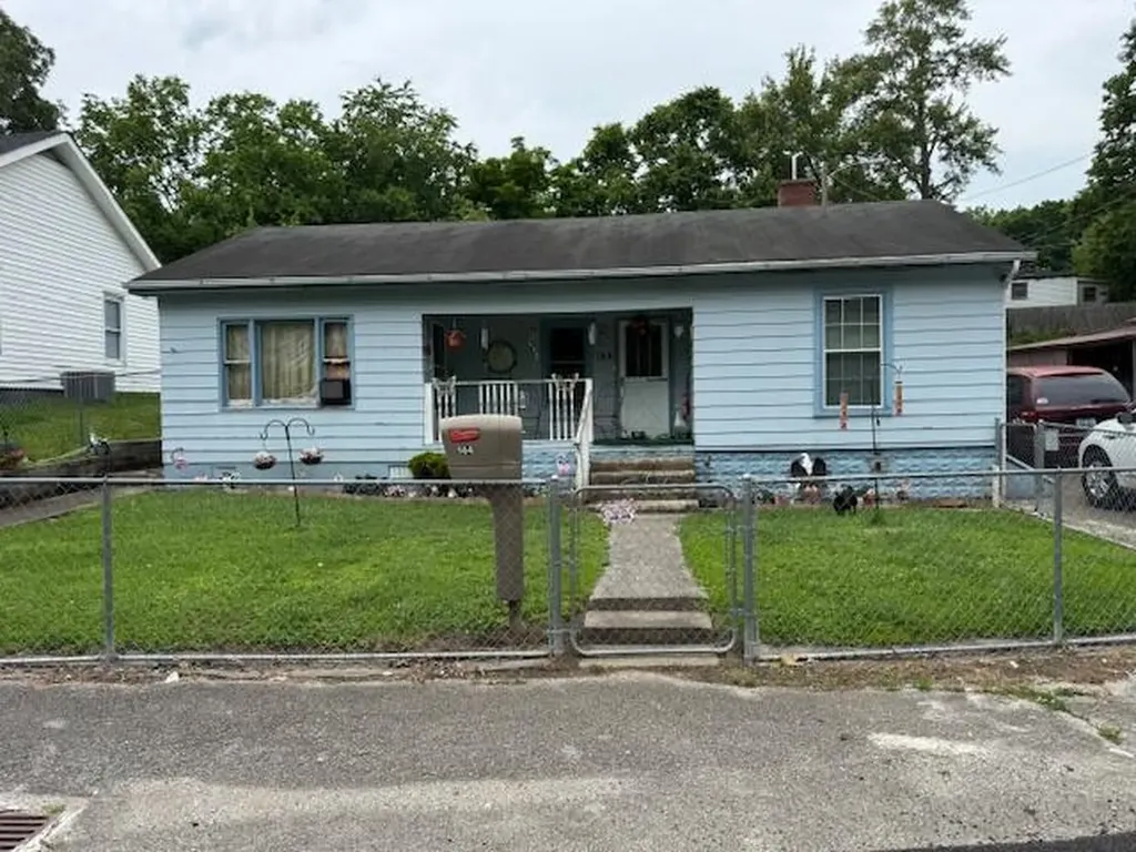 144 N Plum Street Irvine KY 40336