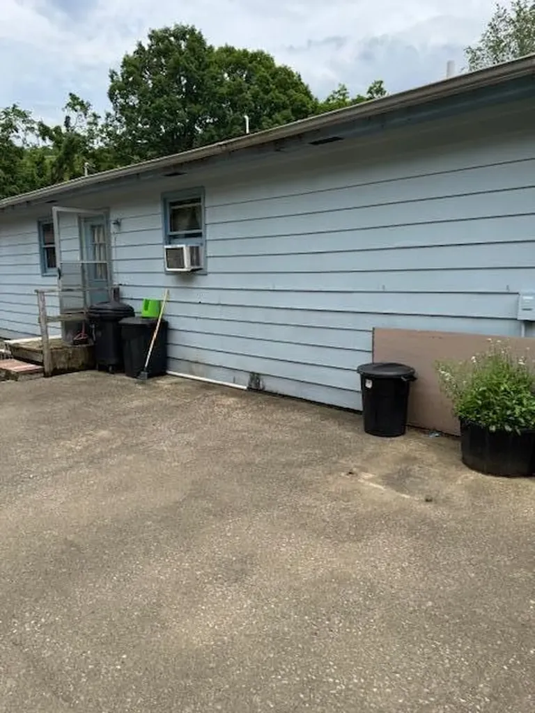 144 N Plum Street Irvine KY 40336