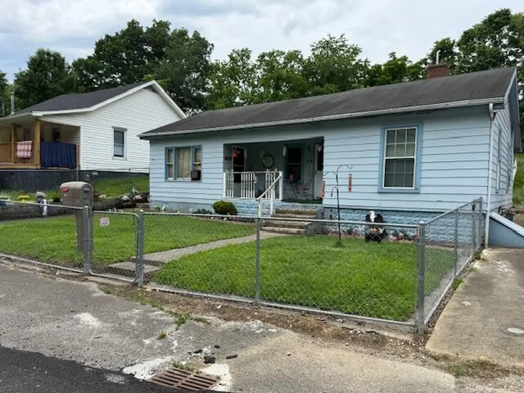 144 N Plum Street Irvine KY 40336