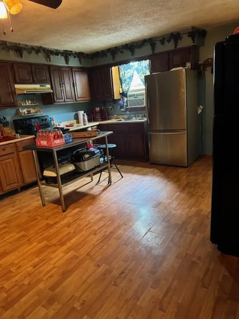 144 N Plum Street Irvine KY 40336