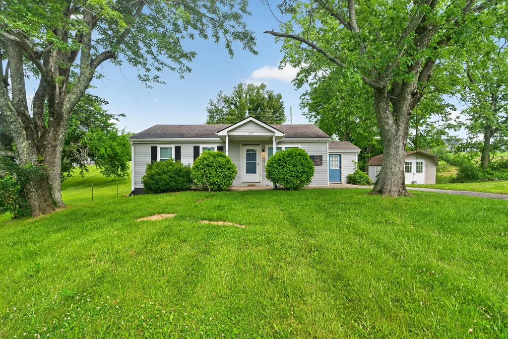 1127 Pine Crest Road Lancaster KY 40444