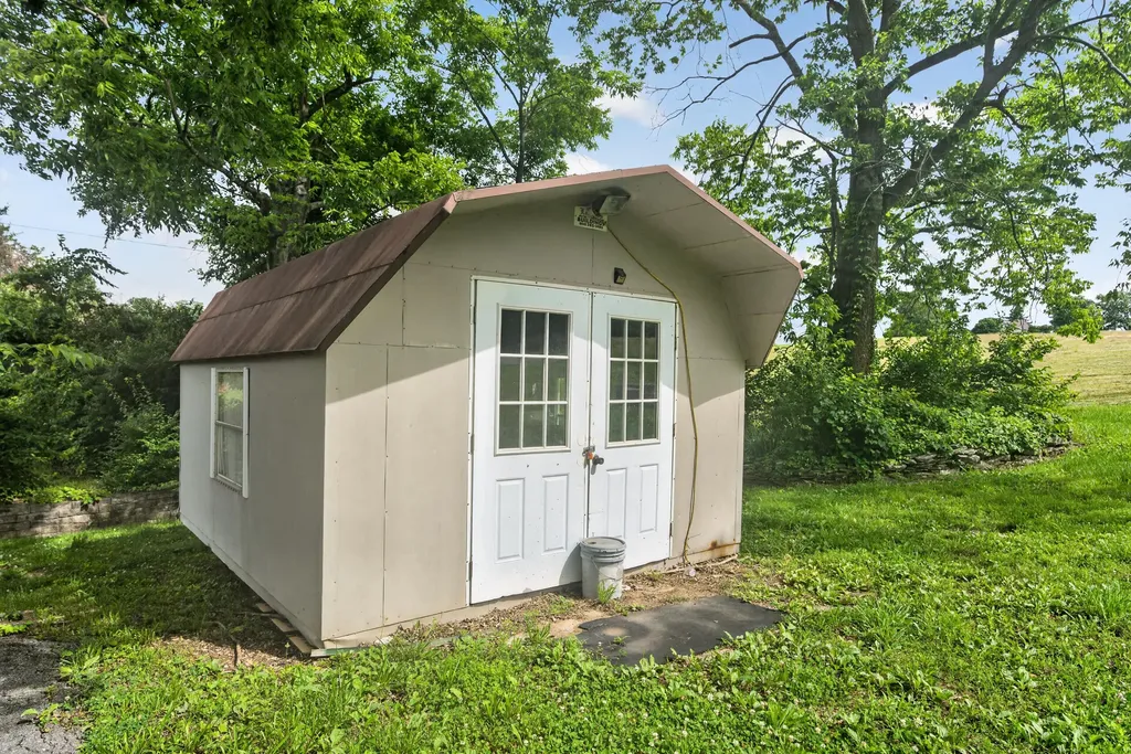 1127 Pine Crest Road Lancaster KY 40444