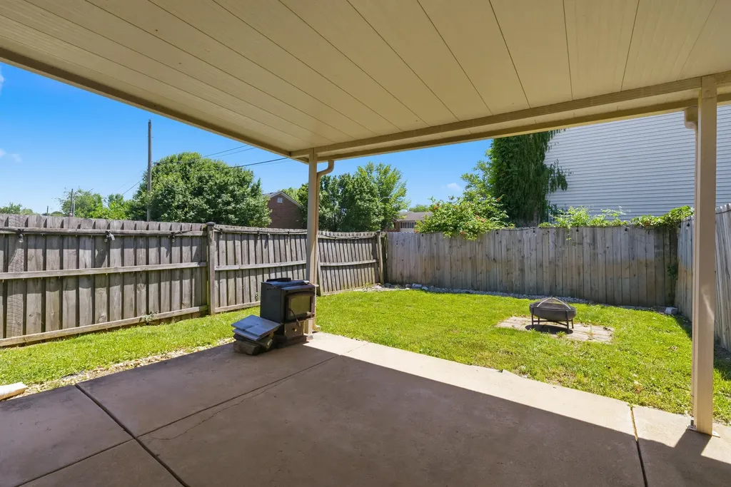 112 Strawberry Lane Nicholasville KY 40356