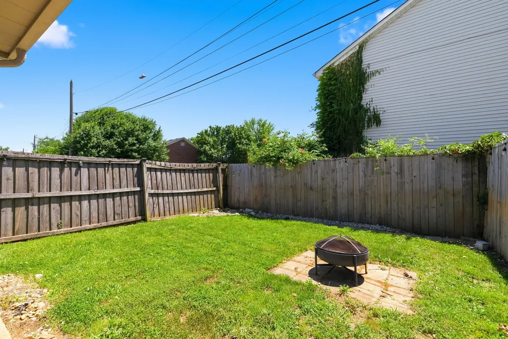 112 Strawberry Lane Nicholasville KY 40356