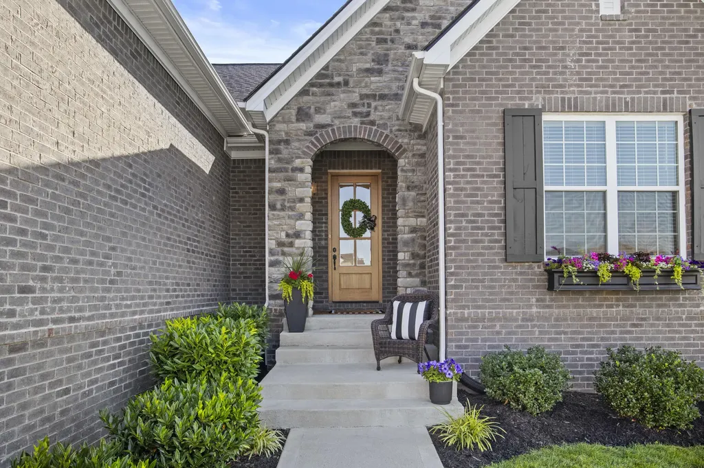 900 Shelburne Way Nicholasville KY 40356