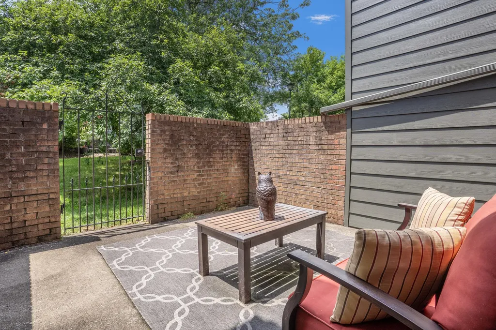 2140 Fort Harrods Drive Lexington KY 40513