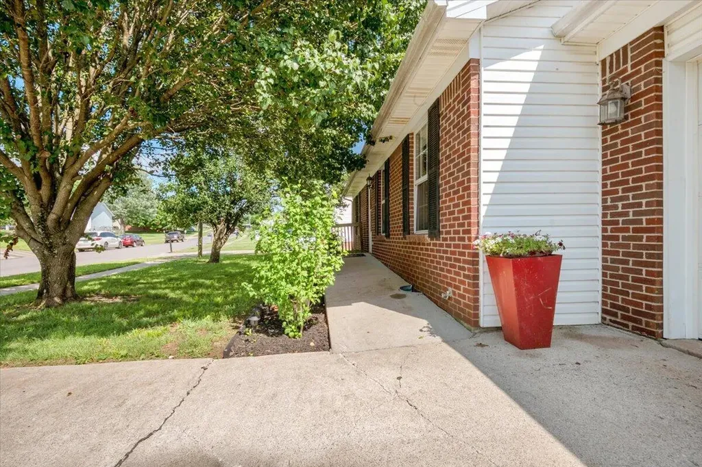 341 Burchwood Drive Berea KY 40403