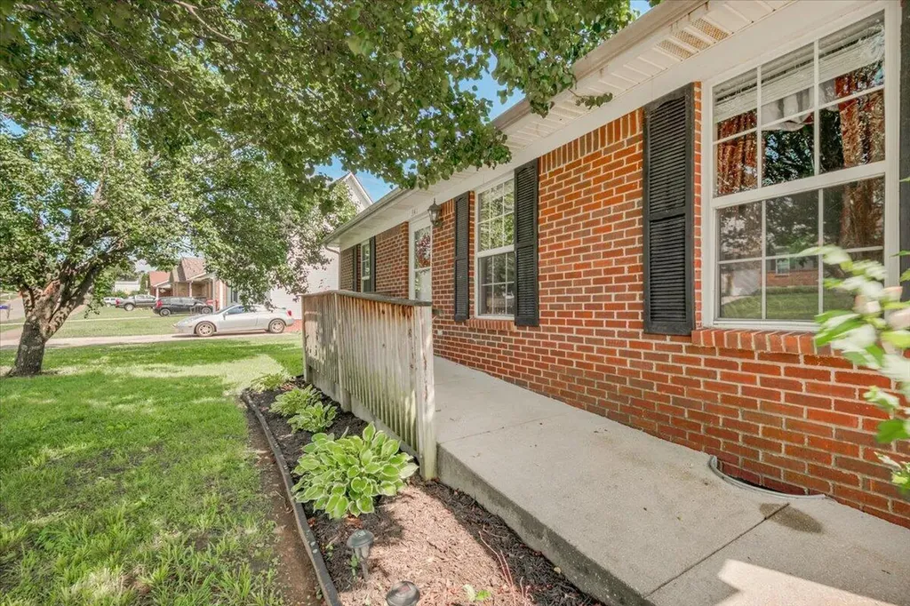 341 Burchwood Drive Berea KY 40403
