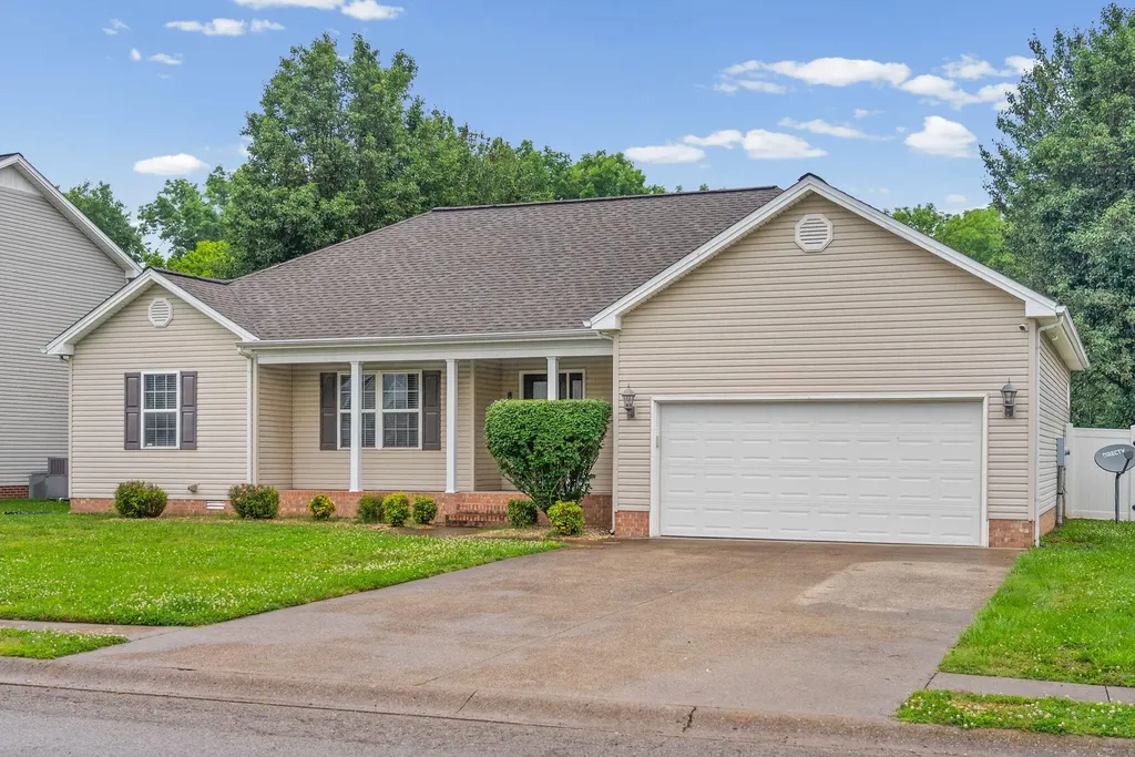991 Wing Tip Circle Hopkinsville KY 42240