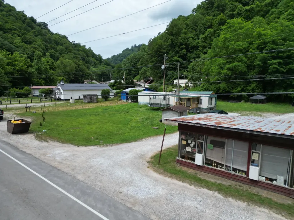 18 The Store Lane Viper KY 41774
