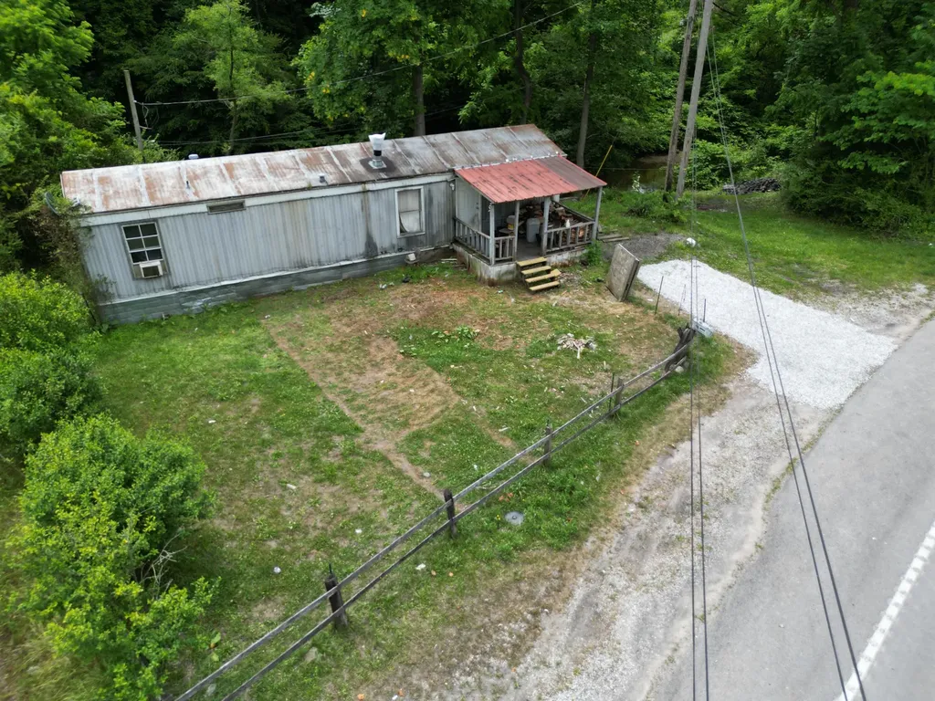 18 The Store Lane Viper KY 41774
