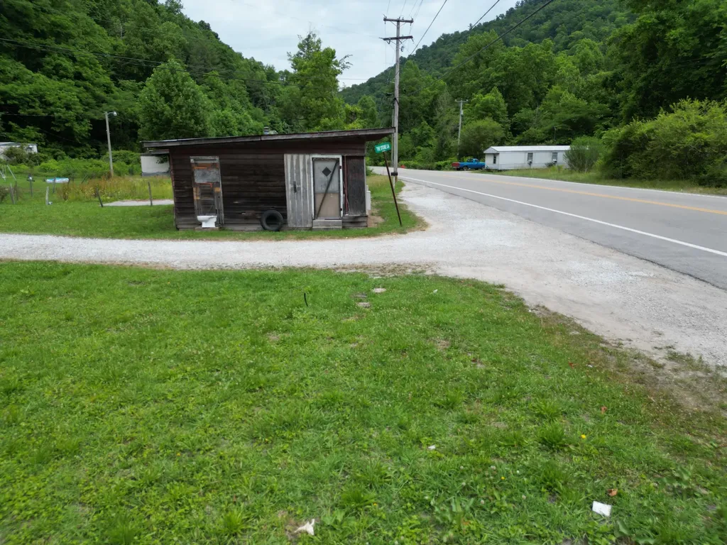 18 The Store Lane Viper KY 41774