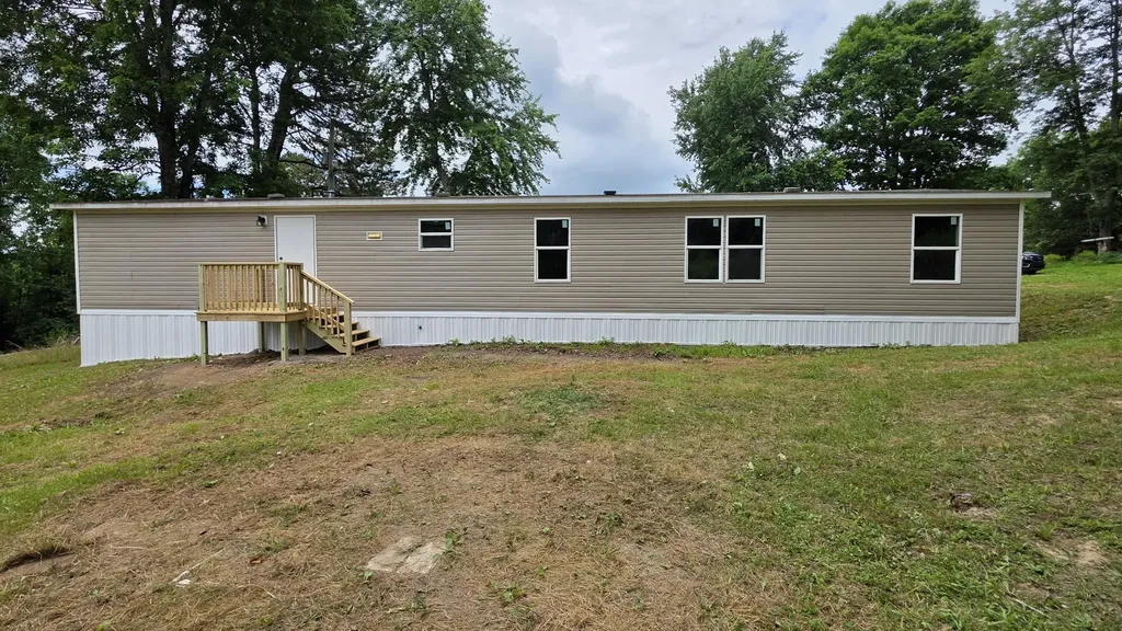 690 Huff School Road Mckee KY 40447