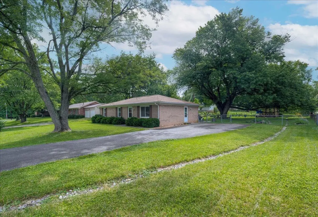 304 Oakwood Drive Lawrenceburg KY 40342